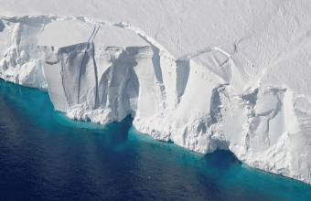 Ανησυχία προκαλεί έρευνα που αποκαλύπτει πόσα τ.χλμ πάγου λιώνουν κάθε χρόνο