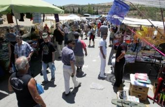 Απελευθέρωση άγριων πτηνών από την υπαίθρια αγορά στο Σχιστό