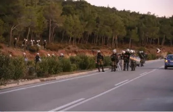 Ο ΣΚΑΪ στη Λέσβο: Συγκέντρωση στο λιμάνι της Μυτιλήνης - Οι αντιδράσεις συνεχίζονται
