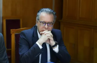 Κουμουτσάκος για κλειστά κέντρα: Η κυβέρνηση είναι αποφασισμένη