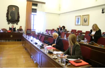 Tην αλήθεια ή την κουκούλα;