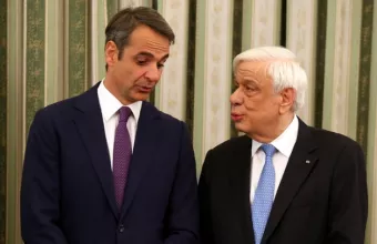 Τηλεφωνική επικοινωνία Μητσοτάκη - Παυλόπουλου για τα μέτρα προστασίας των συνόρων