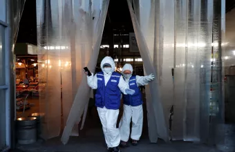 Πήρε εξιτήριο η γηραιότερη ασθενής με κορωνοϊό στην Κίνα - Είναι 98 ετών