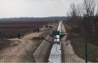 Η συνοριακή γραμμή είναι χαραγμένη βάσει Συνθήκης της Λωζάνης και Πρωτοκόλλου 1926