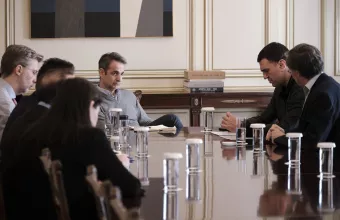 Σύσκεψη του πρωθυπουργού με Κικίλια και ΕΟΔΥ για την πορεία εξάπλωσης του κορωνοϊού