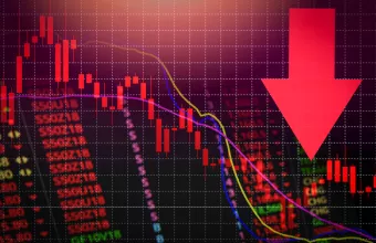Σε καθοδικό σπιράλ οι τιμές των μετοχών λόγω του υψηλού πληθωρισμού – Σε υψηλό 20ετίας το δολάριο