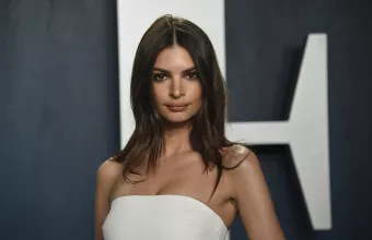 Ποιο είναι το ελληνικό νησί που αποθεώνει η Emily Ratajkowski στο instagram (pic)
