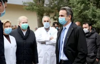 Μητσοτάκης για τους «ήρωες πίσω από τις μάσκες»: Σας ευχαριστούμε για όλα