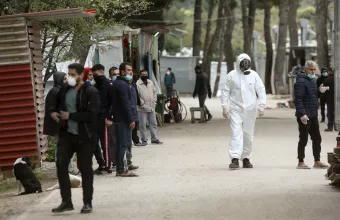 Κορωνοϊός: 3 κρούσματα στη δομή φιλοξενίας στο Σχιστό, 2 στη Μαλακάσα και 1 στον Ελαιώνα