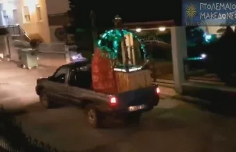 Περιφορά του επιταφίου με αγροτικό στην Κοζάνη (video)