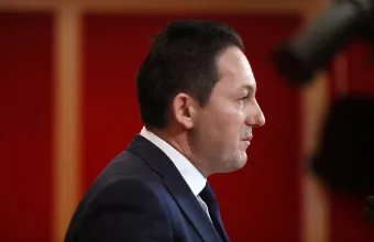 Πέτσας για κυρώσεις: Ο κόμπος στο χτένι, η Ευρώπη να σταθεί στο ύψος της - Προς μεσημεριανά ρεβεγιόν;