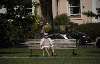 Οι «απεγνωσμένοι» για Ελλάδα Βρετανοί τουρίστες και τα βρετανικά εμπόδια
