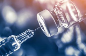 Κορωνοϊός: Δύο μεγάλες φαρμακευτικές αισιοδοξούν για εμβόλιο ακόμα και ως τον Οκτώβριο