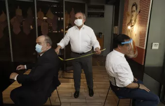 Έβγαλαν μεζούρες για τους χώρους εστίασης Γεωργιάδης – Παπαθανάσης (φωτό) 