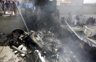 Συντριβή αεροσκάφους Πακιστάν: Οι πιλότοι μιλούσαν για τον κορωνοϊό - Χάθηκαν 97 ζωές