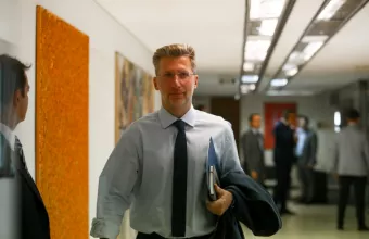 Σκέρτσος σε ΣΚΑΪ 100,3: Μέχρι το Μάρτιο θα έχει εμβολιαστεί μεγάλος αριθμός πολιτών  