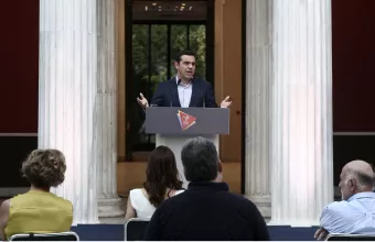 Το πρόγραμμα «Μένουμε όρθιοι ΙΙ» παρουσίασε ο Αλέξης Τσίπρας στο Ζάππειο