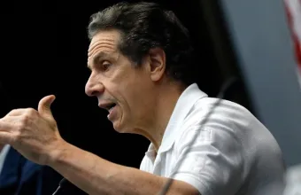 Ανήσυχος ο Κουόμο: Ζητά από τους διαδηλωτές να εξεταστούν για κορωνοϊό