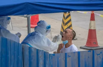 Αξιωματούχος ΠΟΥ: 3ο κύμα πανδημίας κορωνοϊού, αν οι κυβερνήσεις δεν κάνουν πάλι ό,τι πρέπει