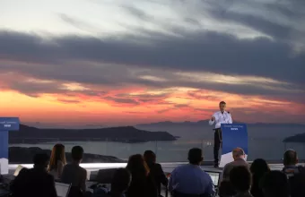 Σαντορίνη: Με φόντο το ηλιοβασίλεμα το μήνυμα Μητσοτάκη για restart στον τουρισμό (pics, vid)