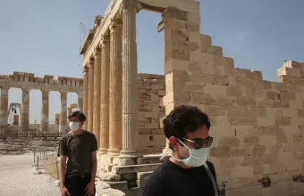 ΤτΕ: Καθίζηση των εισπράξεων από τον τουρισμό στο εξάμηνο 