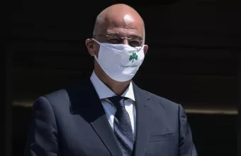 Γιατί ο Δένδιας φόρεσε μάσκα του Παναθηναϊκού - Εξήγησε ο ίδιος 