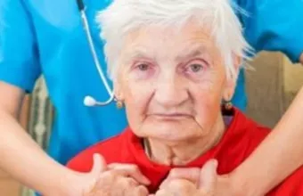 Στον κόσμο της η Σουηδία: Καλεί τους ηλικιωμένους να βγουν έξω