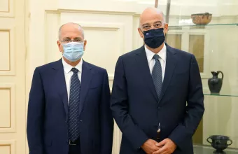 Συνάντηση Δένδια με τον Ισραηλινό Πρέσβη για την τουρκική προκλητικότητα 