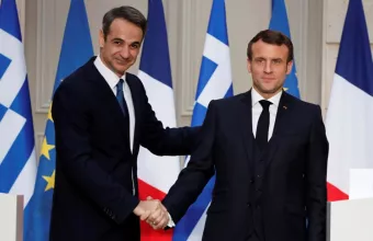 Μήνυμα Μητσοτάκη σε Μακρόν: Ευχαριστούμε για την αλληλεγγύη