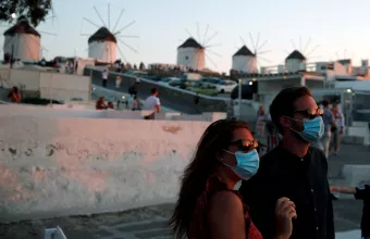 Επιχειρηματίες Μυκόνου σε ΣΚΑΪ για έκτακτα μέτρα: Άδικη η απόφαση - Να αναθεωρηθεί 