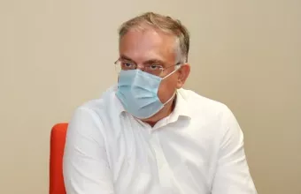 Θεοδωρικάκος: Επίσπευση διαδικασιών για μάσκες και προσλήψεις προσωπικού καθαριότητας σε σχολεία