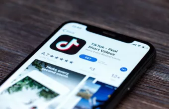 Ο Τραμπ απαγόρευσε TikTok και WeChat, προκαλώντας ένταση με το Πεκίνο