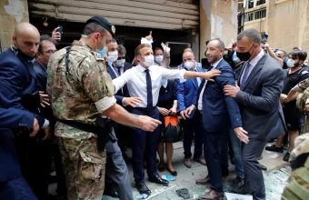 Οργή μετά το σοκ στον Λίβανο: Τι φώναζαν στον Μακρόν - Η έρευνα για το νιτρικό αμμώνιο (pics,vid)