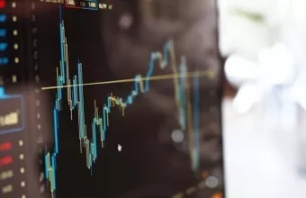 Διεθνή χρηματιστήρια: Κοντά σε υψηλά επίπεδα ρεκόρ κινούνται οι μετοχές