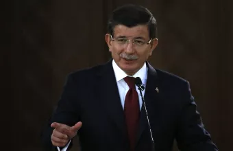 Νέα πυρά Νταβούτογλου σε Ερντογάν: H Toυρκία καταστρέφεται στα χέρια ανίκανων και άσχετων (vid)
