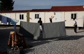 Σε καραντίνα οι δομές φιλοξενίας σε Θήβα-Σέρρες - Μεταφέρθηκαν όλα τα ασυνόδευτα από τα ΚΥΤ των νησιών