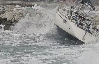 Ιανός- Iθάκη: Ιστιοφόρο με 2 επιβαίνοντες παρασύρθηκε ισχυρούς ανέμους (vid)