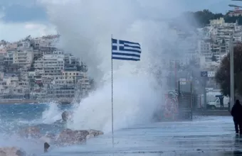 Σε εξέλιξη ο μεσογειακός κυκλώνας «Ιανός» - Σε απόλυτη επιφυλακή ο κρατικός μηχανισμός (vid)