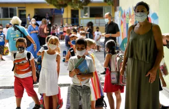 Κλείσιμο των δημοτικών σχολείων εισηγήθηκε η Επιτροπή- Στις 12 οι ανακοινώσεις Κεραμέως 