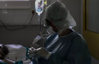 Κορωνοϊός-Ελλάδα: 690 διασωληνωμένοι, 6.196 κρούσματα, 75 νεκροί (πίνακες)