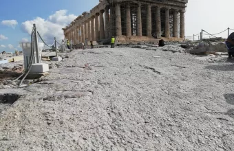 Η απάντηση του υπουργείου Πολιτισμού για το "τσιμέντο" στην Ακρόπολη