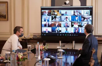 Μητσοτάκης για μέτρα: Σας χρειαζόμαστε όλους - Τσιόδρας: Πρώτοι σε κρούσματα πλέον οι 18-24