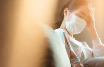 mRNA εμβόλια Pfizer και Moderna: Οι ήπιες και οι σπάνιες σοβαρές παρενέργειες