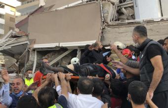 Τουρκία: Δεκάδες νεκροί, εκατοντάδες τραυματίες από τον ισχυρό σεισμό - Έρευνες για επιζώντες