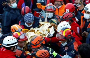 Τουρκία-Σεισμός: Θαύμα στα ερείπια - Έσωσαν 4χρονη μετά από 91 ώρες (pics+vid)