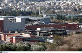 Κορωνοϊός: Έκτακτα μέτρα στη Θεσσαλονίκη - Στήθηκε κινητό νοσοκομείο στο πάρκινγκ του 424 ΣΝΘ (pics)