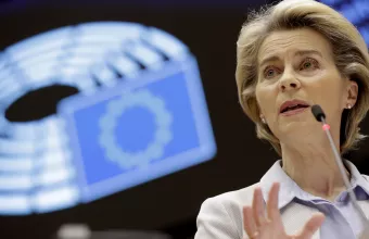 Φον ντερ Λάιεν: Οι παρασκευαστές εμβολίων "πρέπει να τιμήσουν τις υποχρεώσεις τους"