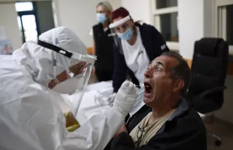 Κορωνοϊός- Ελλάδα: 2405 νέα κρούσματα-49 θάνατοι- 521 διασωληνωμένοι (πίνακες)