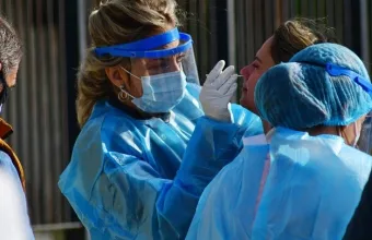 Σύψας: Καταστροφικά τα στοιχεία, αναφορές για συρροές σε σχολεία – Στο τραπέζι σκληρό lockdown