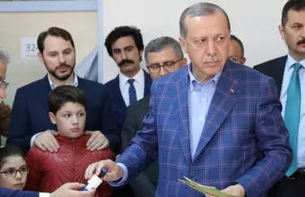 Γερμανικός Τύπος: Αποδιοπομπαίος τράγος ο γαμπρός - Οικογενειακή επιχείρηση Ερντογάν το κράτος